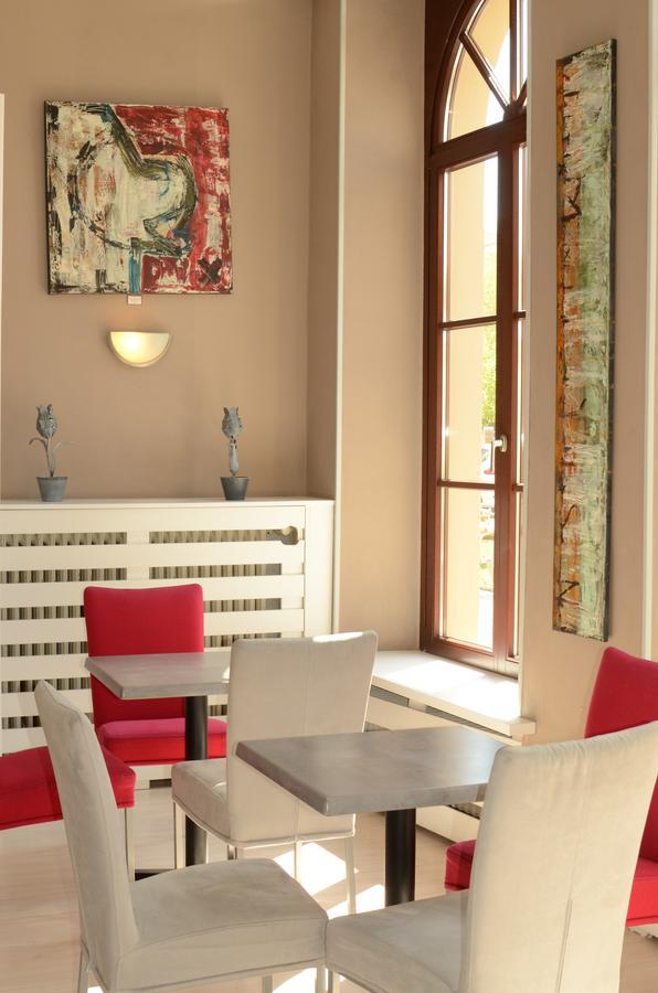 Hotel Restaurant Le Paris มงดอร์ฟ-เล-แบ็ง ภายนอก รูปภาพ